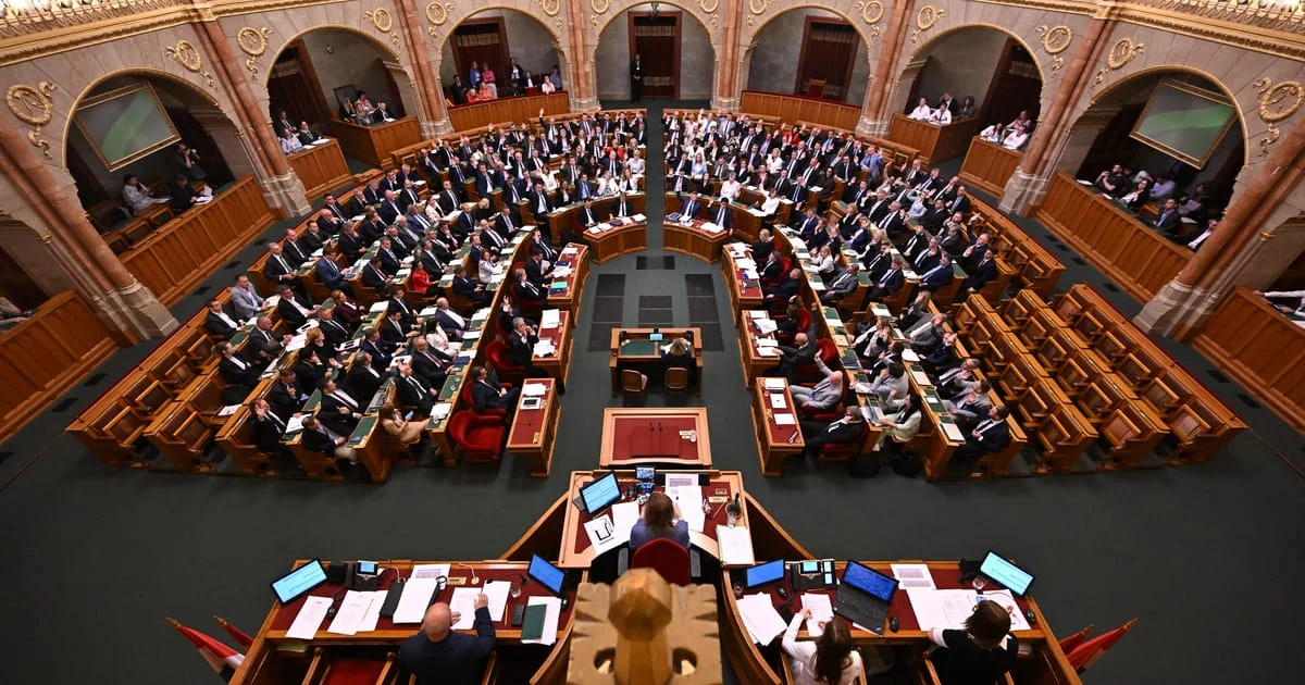 Hungary votes to bar Orbán from returning with an eight-year term cap