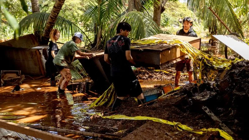 Kona storm returns to Hawaii, renewing flood threat across the islands