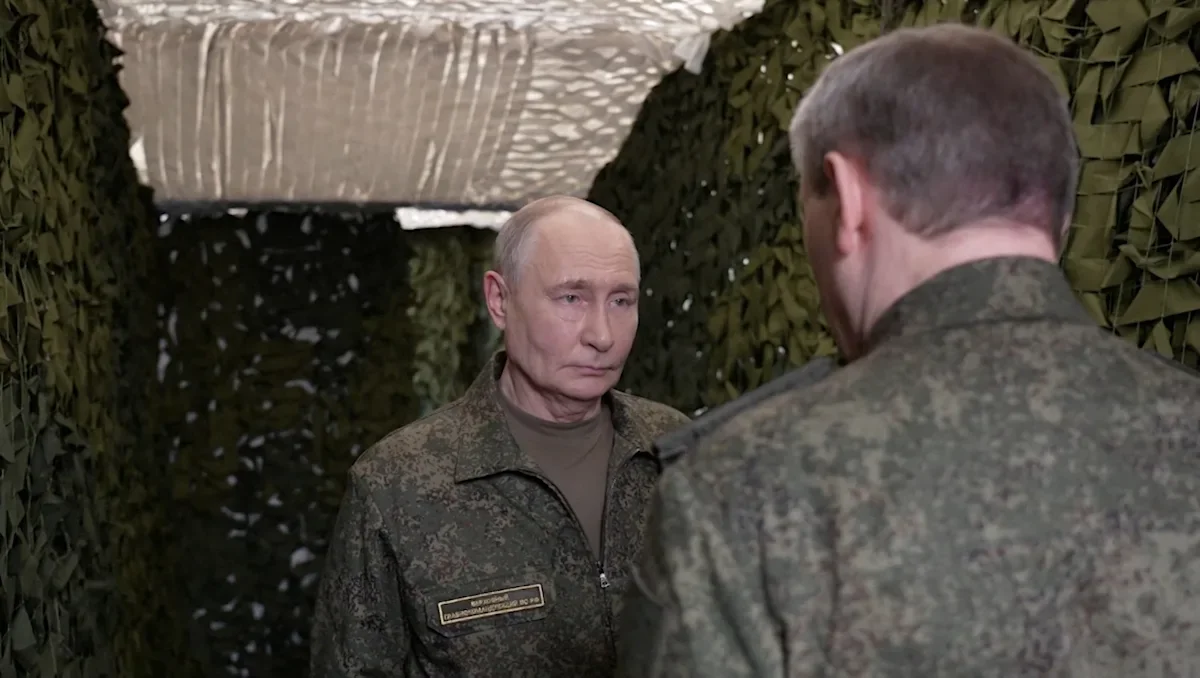 Putin’s TV Soldier Stunt Aims at Trump, Draws Skeptics