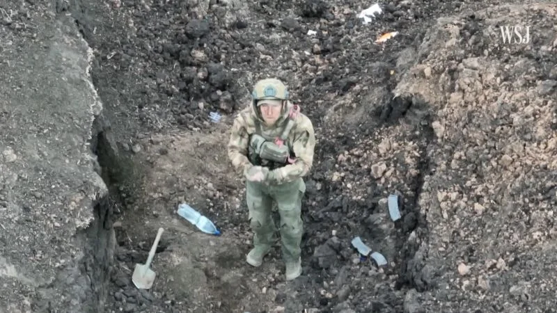 Russian Soldier Surrenders to Ukrainian Forces in Dramatic Encounter.