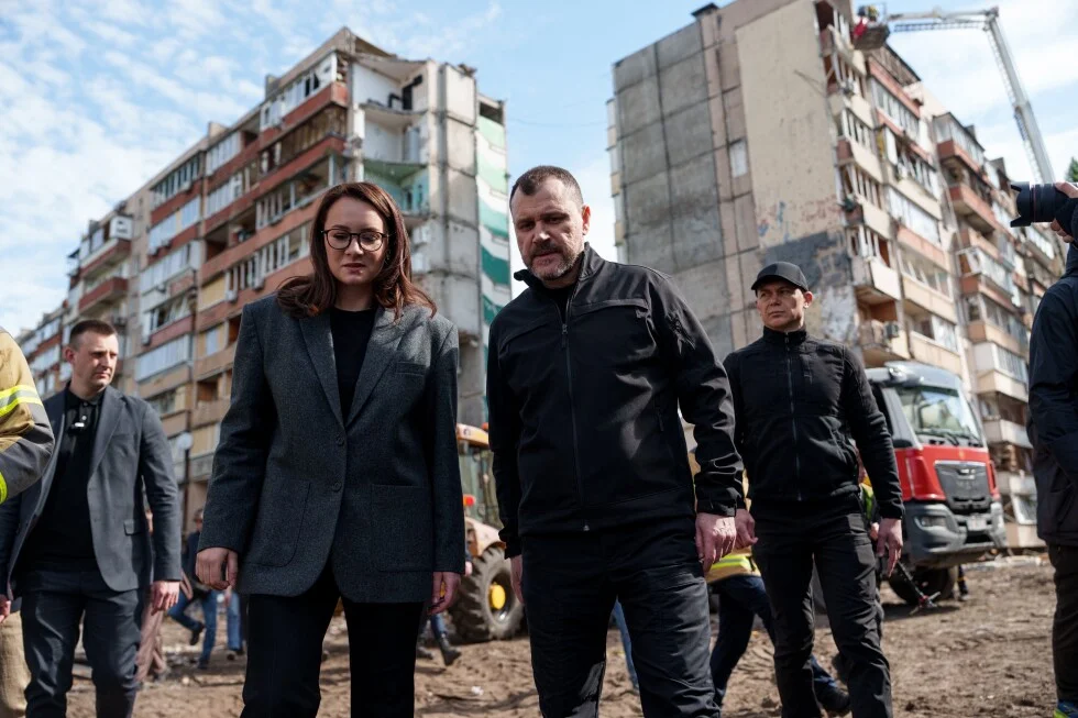 Kyiv apartment block hit by Russian missile leaves 24 dead in major barrage