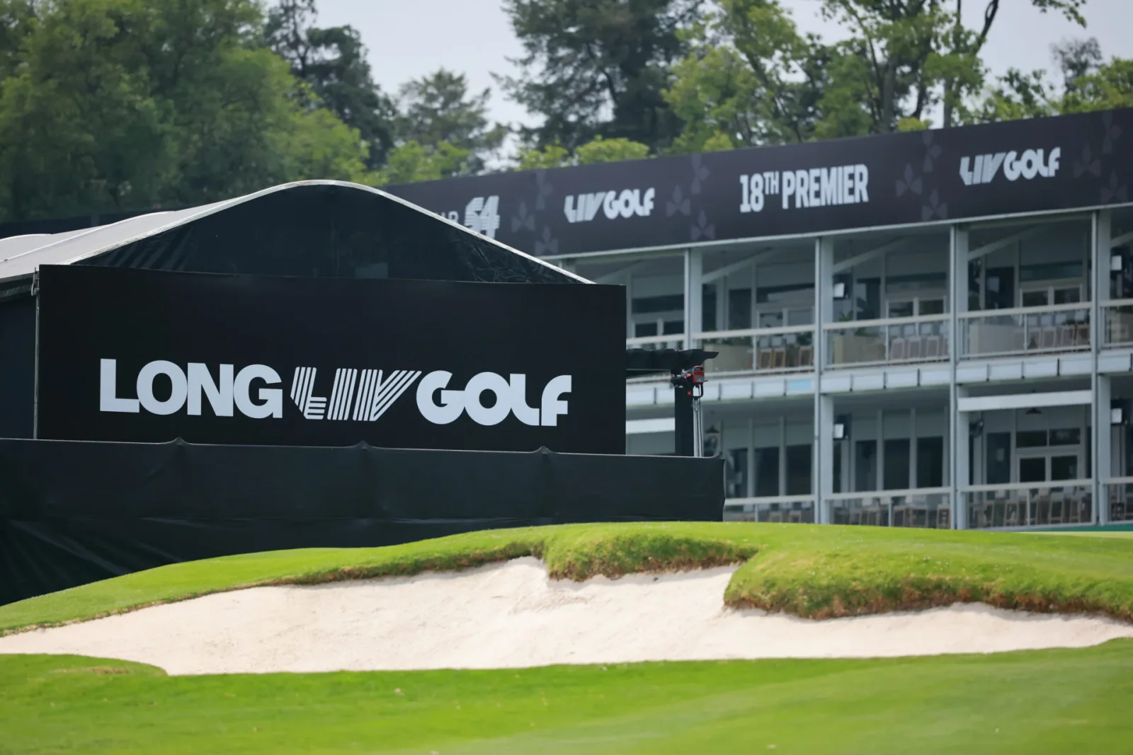 LIV Golf Postponement Sparks Exit-Plan Talk Amid Funding Uncertainty