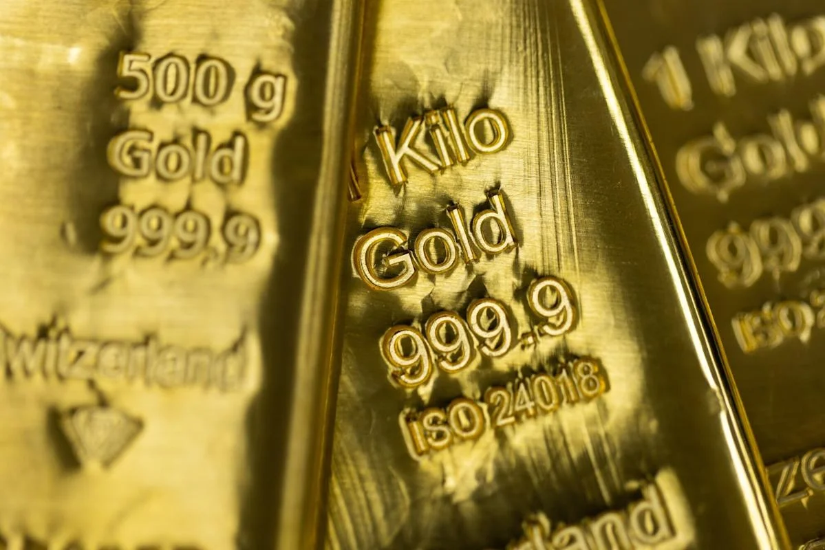 Gold Dips as Iran Tensions Rekindle Inflation Fears