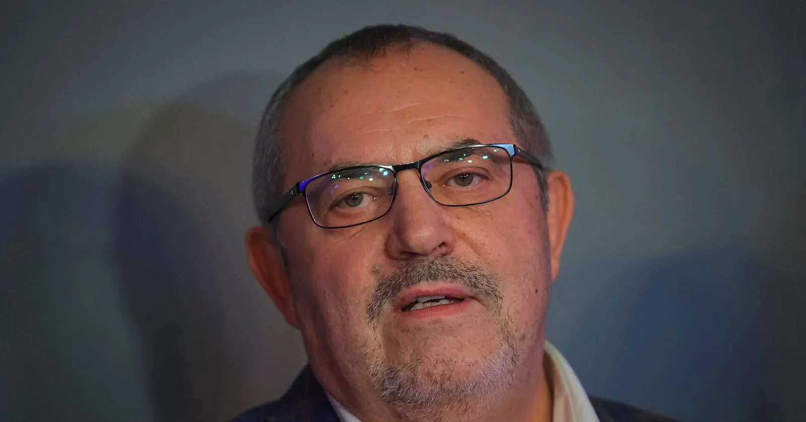 "Russian Presidential Candidate Criticizes Ukraine War and Supports Soldiers' Wives' Plea"