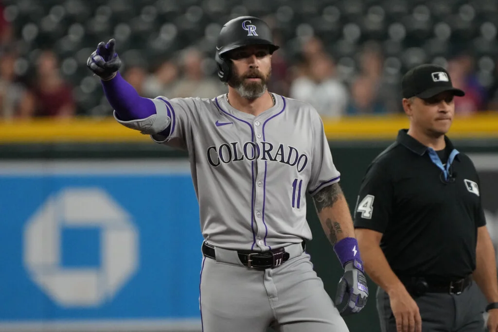 White Sox add Jake Cave on cash deal to bolster outfield depth