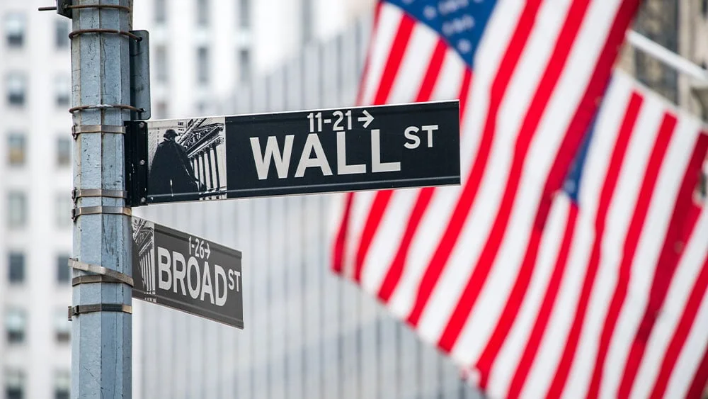 Mixed Wall Street as Tech Stocks Fluctuate Amid Shutdown and Valuation Concerns