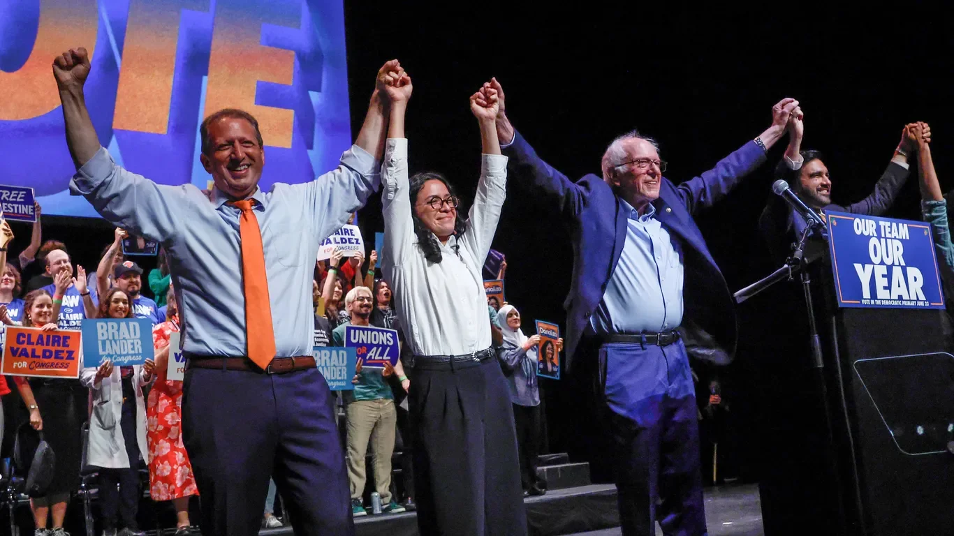Moderates Plot to Check Rising Left Wing in the House
