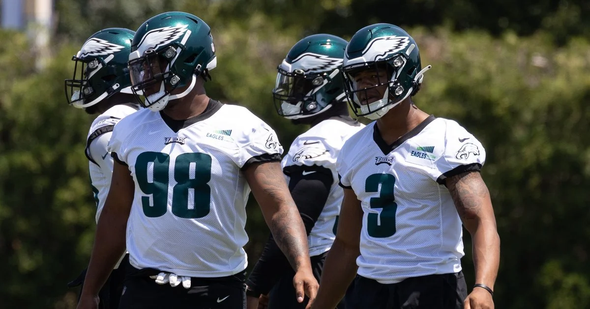 Eagles lock in 2027 deals for Carter and Smith with fifth-year options