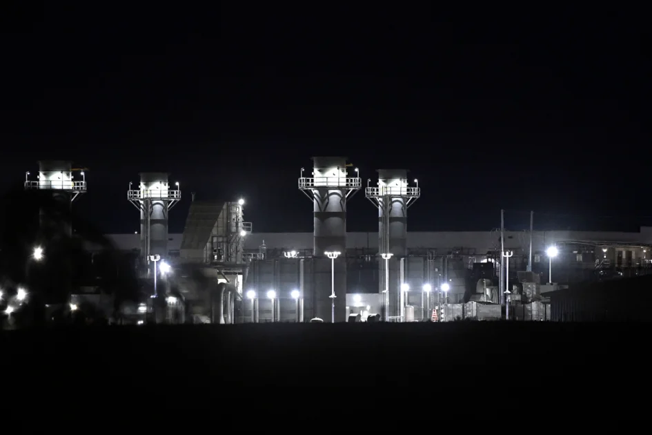Texas data centers pull electricians from homebuilding, delaying new homes