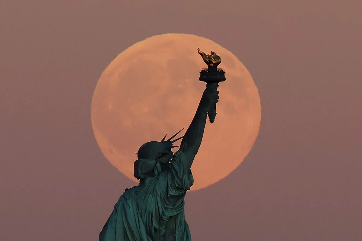 Strawberry Moon 2026: Global moonrise times and hemisphere viewing tips