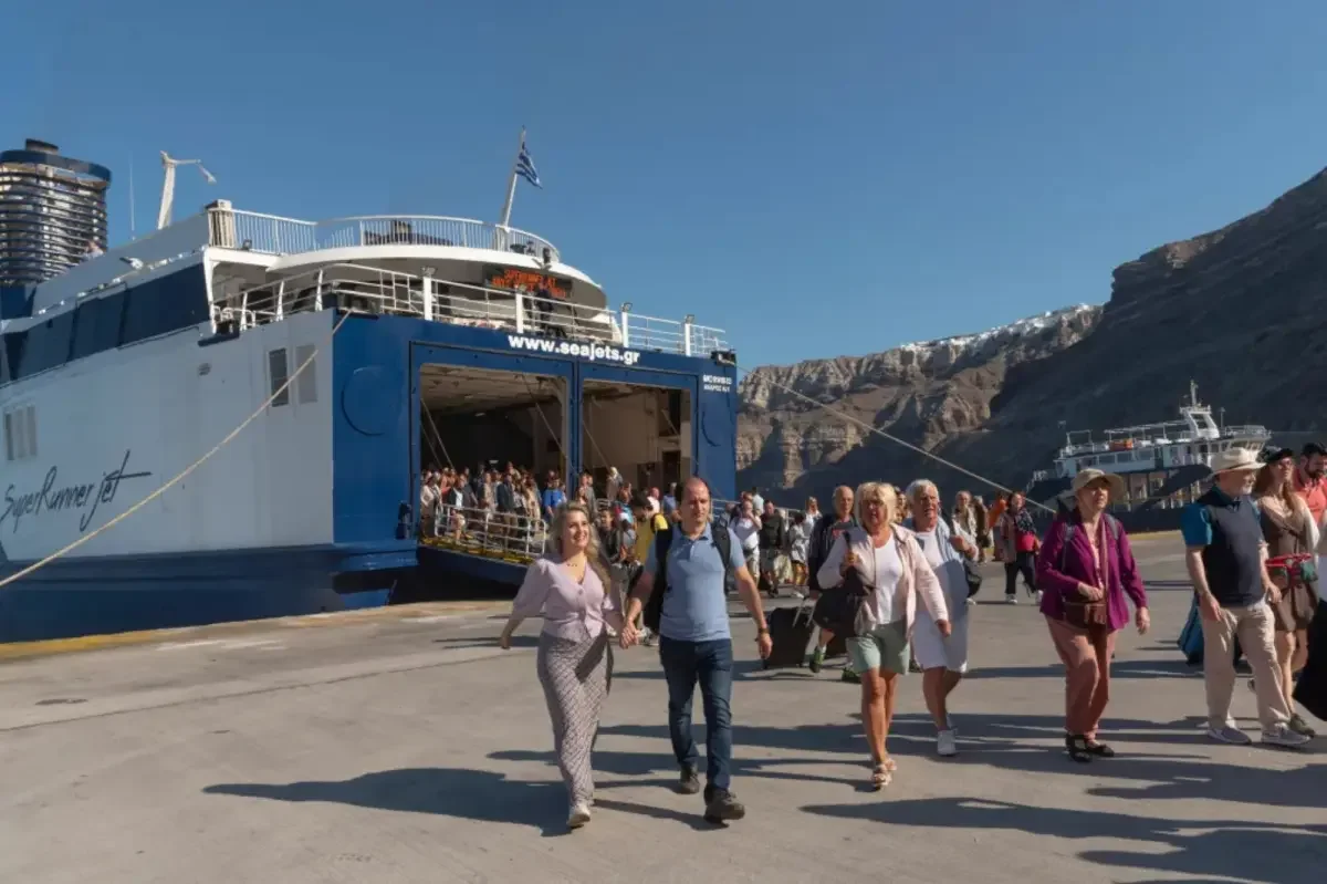 Greece's High-Speed Ferries Earn 'Vomit Comet' Nickname as Tourists Battle Seasickness