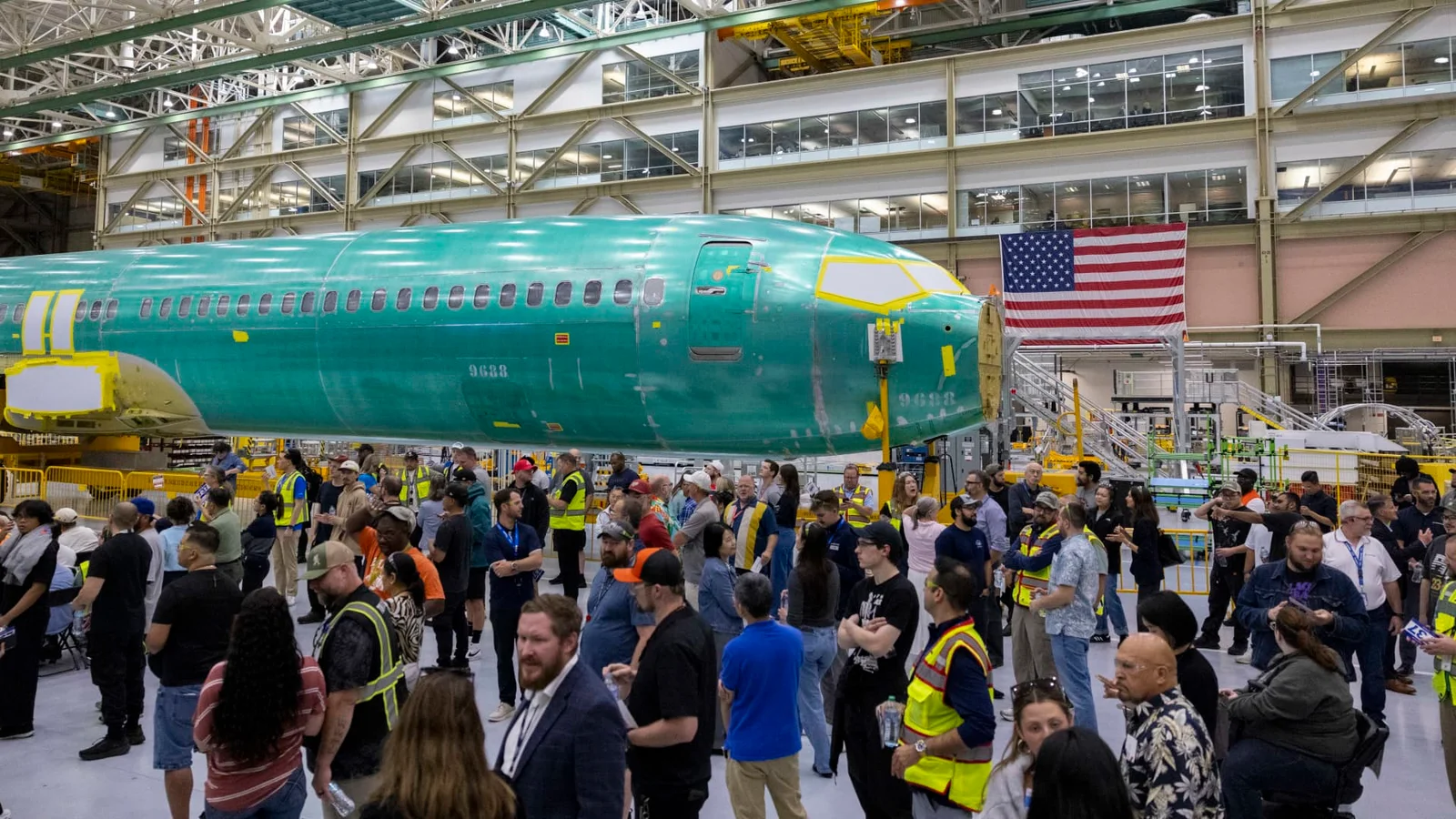 United weighs Max 10 cabin choices as certification drags on