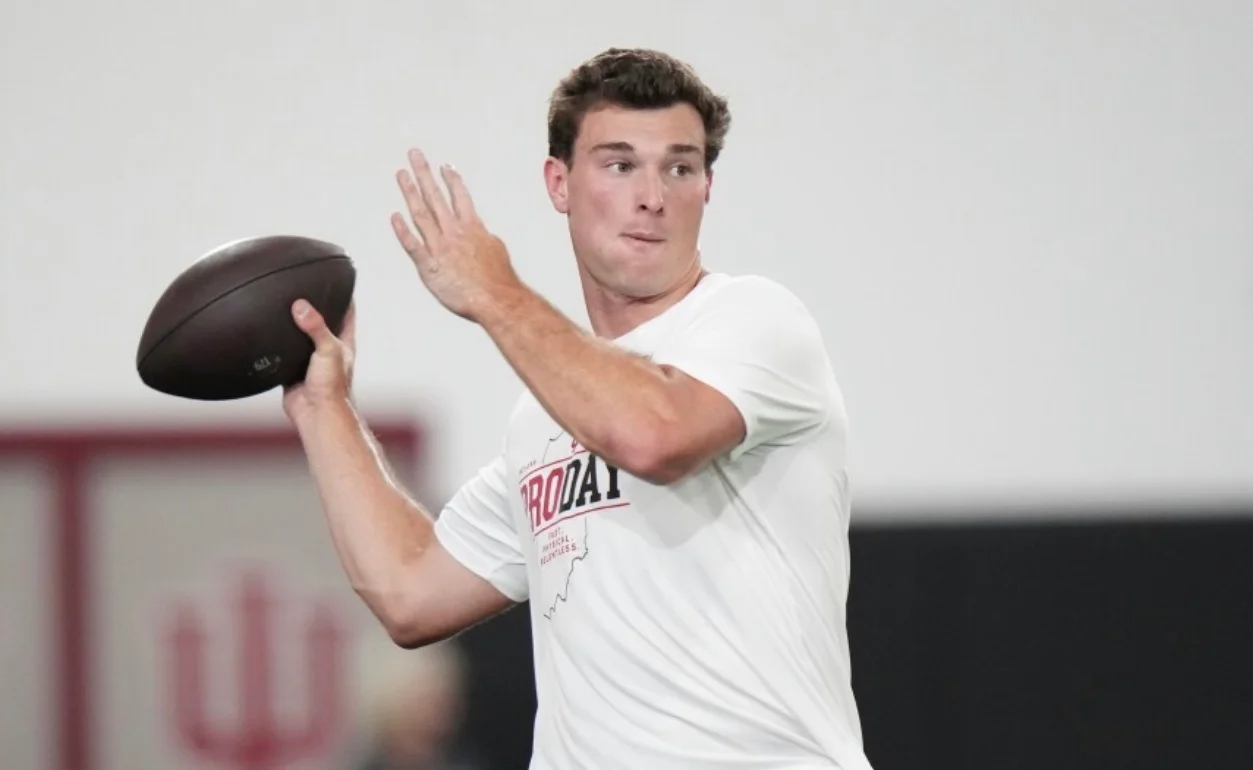 Rookie Mendoza Impresses Raiders OC, Raising Early QB Buzz