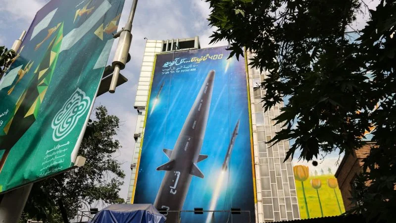 "Iran Unveils Fattah Hypersonic Missile, Raising Tensions in the Middle East"