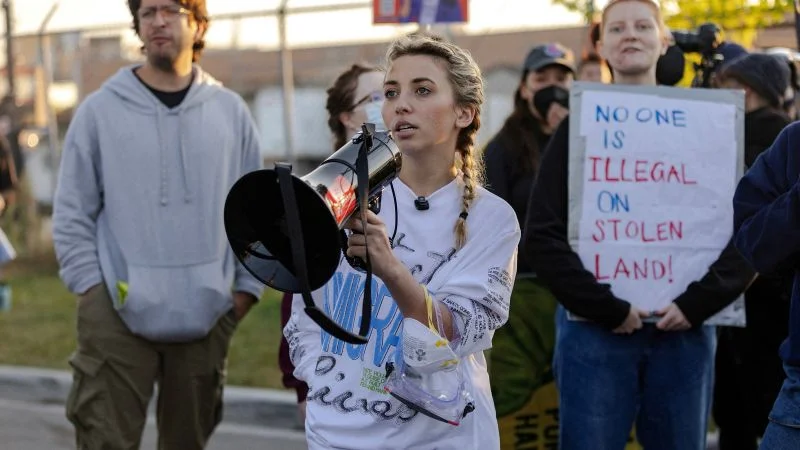 Charges dropped for Chicago immigration protesters after grand-jury misconduct concerns