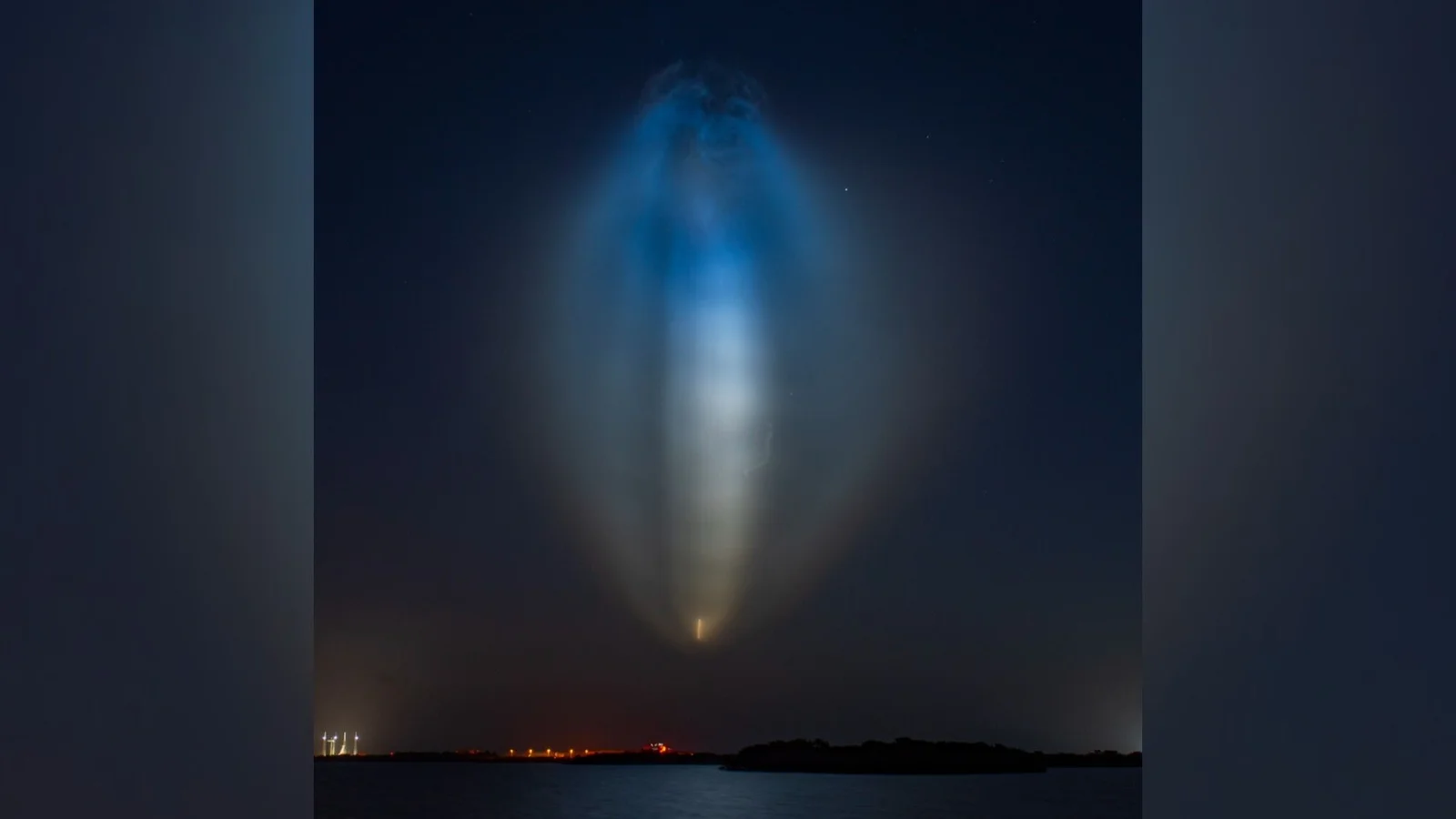 Dawn Jellyfish: SpaceX's Starlink Launch Colors the Florida Sky
