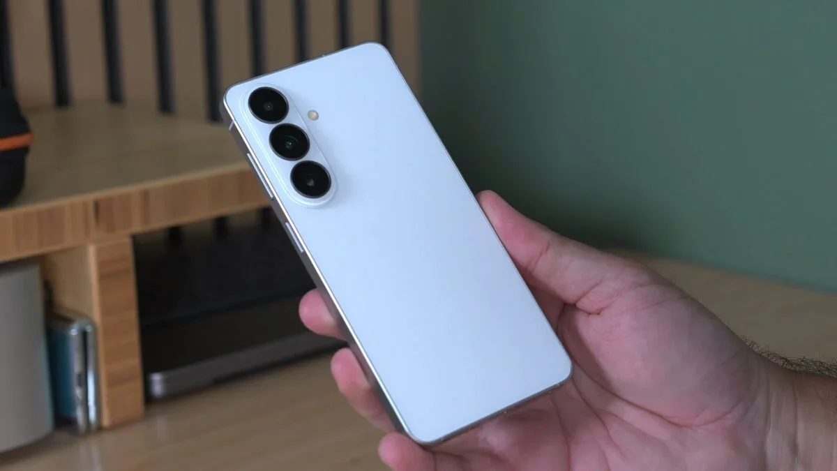 Samsung Galaxy S27 May Relocate Rear Cameras for Internal Qi2 Magnets