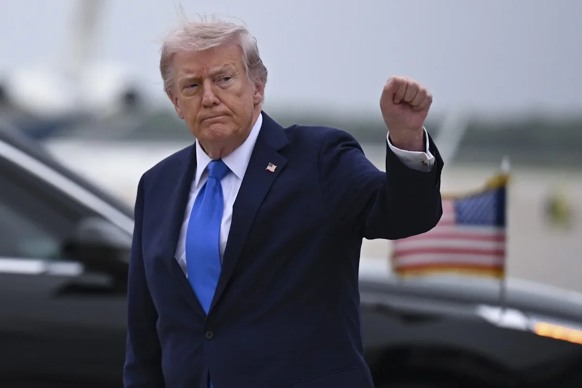Trump Memecoin Loses Billions for Retail Investors as President Reports Mega Earnings