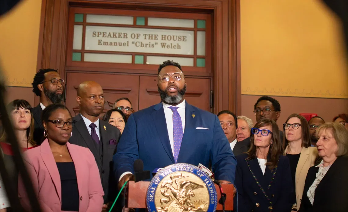Illinois House advances sweeping megaprojects bill as Bears push for tweaks