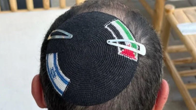 Modiin man detained for kippah displaying Israeli-Palestinian flags