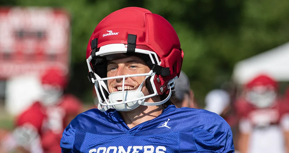 Sooners' fresh QB pairing: Mateer connects with Elijah Thomas in first padded practice