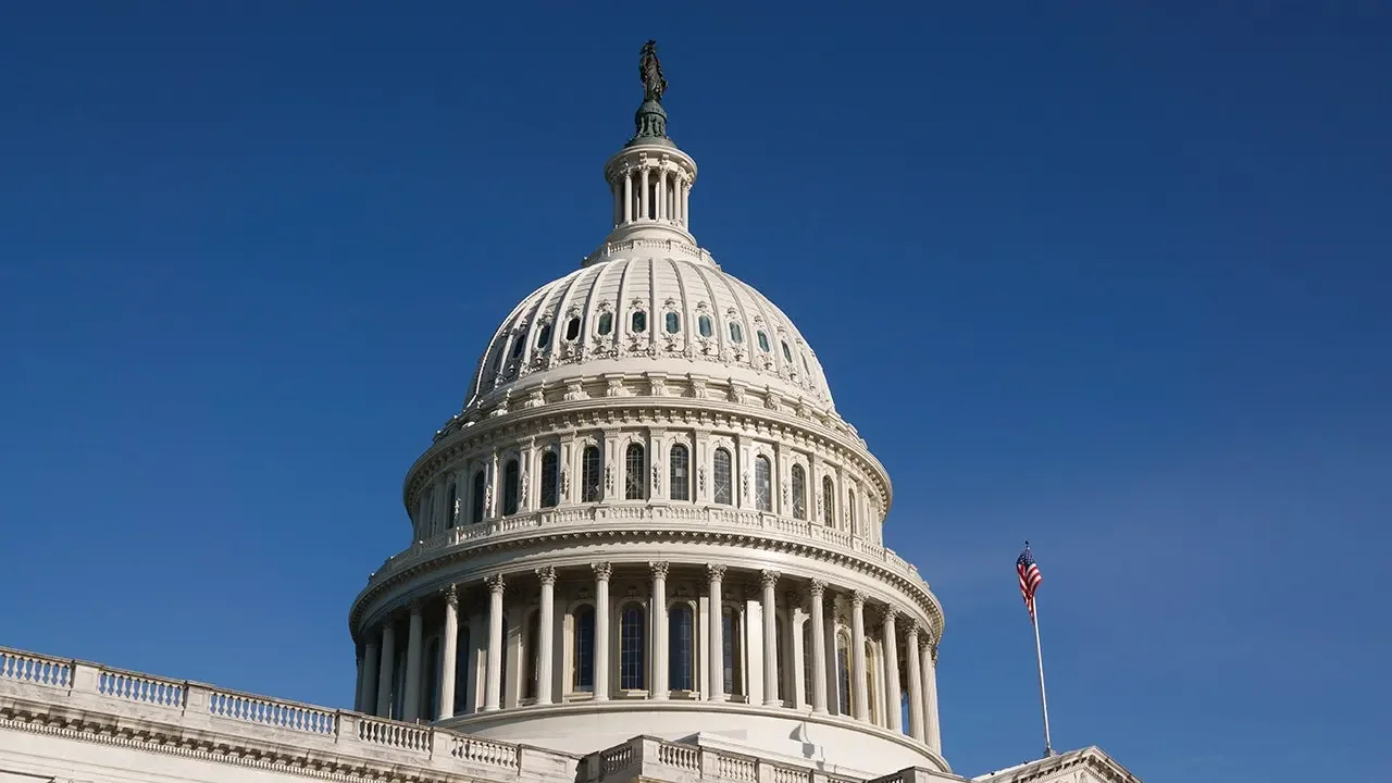 Senate Panel Advances National NIL Rules and Transfer Caps for College Sports