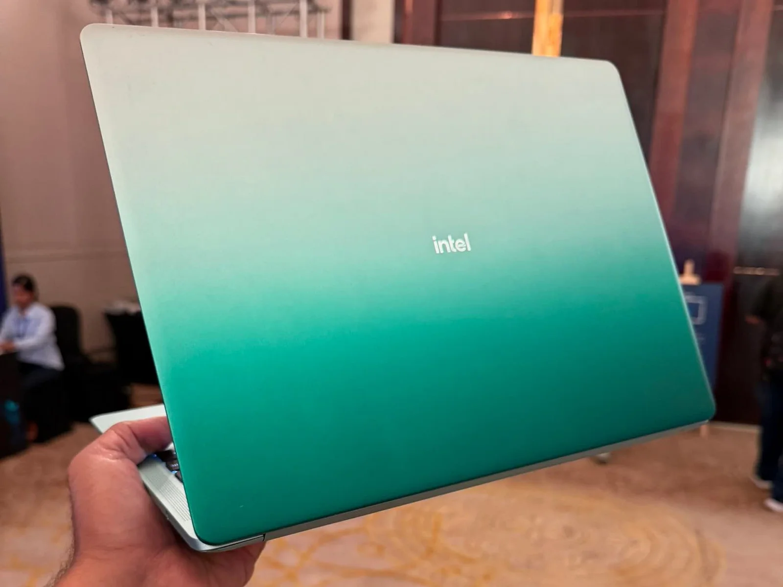 Intel’s Wildcat Lake laptop debuts a MacBook-style chassis with a 17 TOPS NPU and fanless option