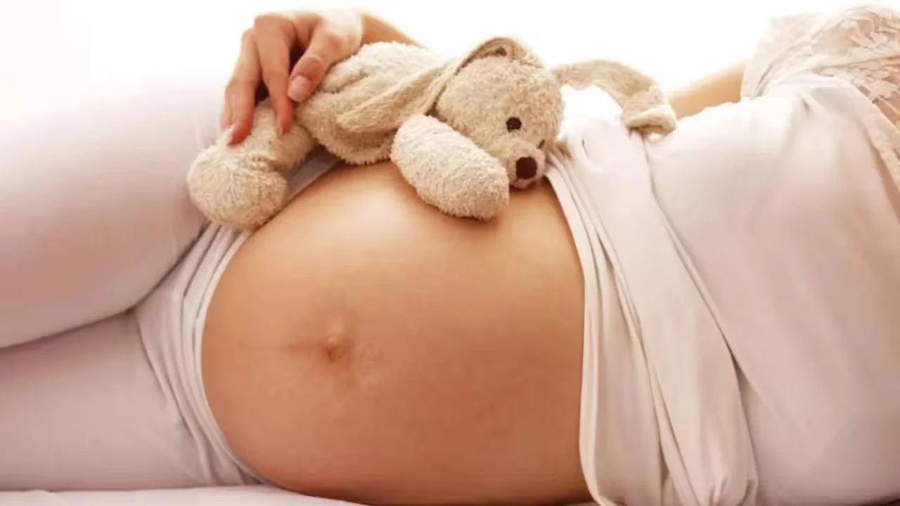 Second pregnancies reshape the brain in unique, non-repeating ways