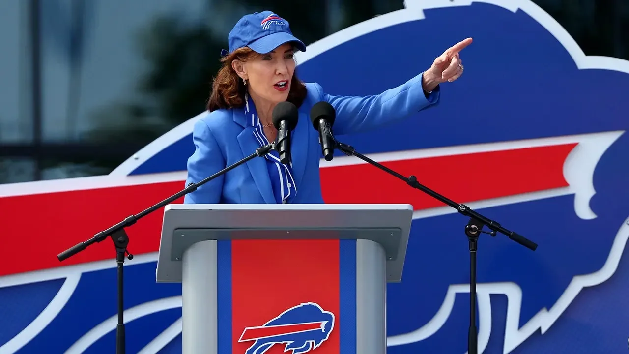 Hochul’s attempt to rally Bills fans at new stadium falters