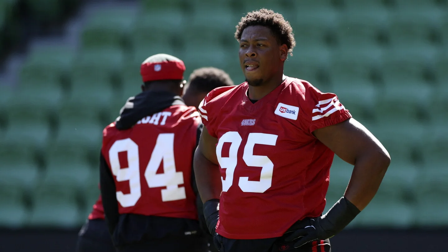 49ers' Alfred Collins out for season with torn patellar tendon
