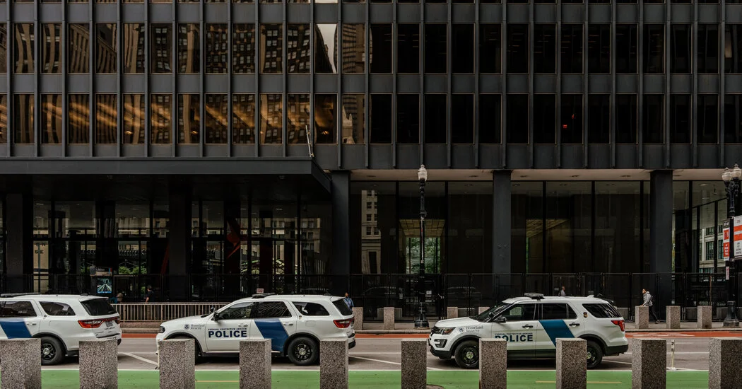 Chicago Faces Immigration Crackdown and Local Resistance Amid DHS Tensions