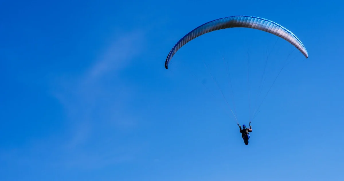 Fatal midair collision during Washington skydiving jump leaves one dead, another injured