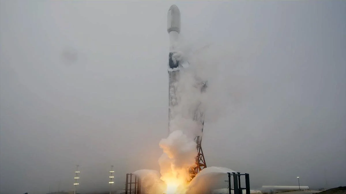 SpaceX Expands Starlink Fleet with Recent Launches and Visible Rocket Events