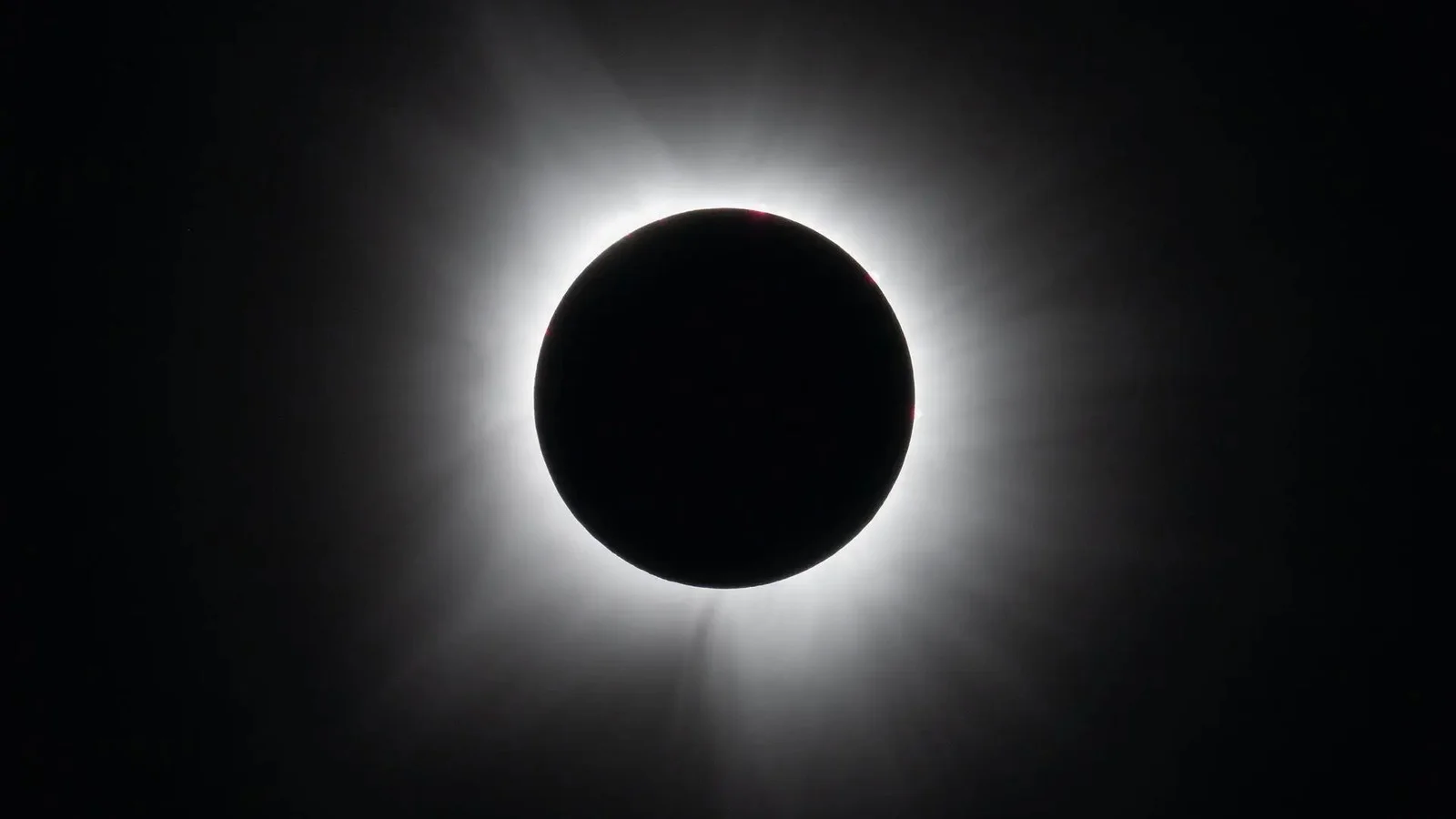 Dust Near the Sun Offers Clue to the Corona’s Extreme Heat
