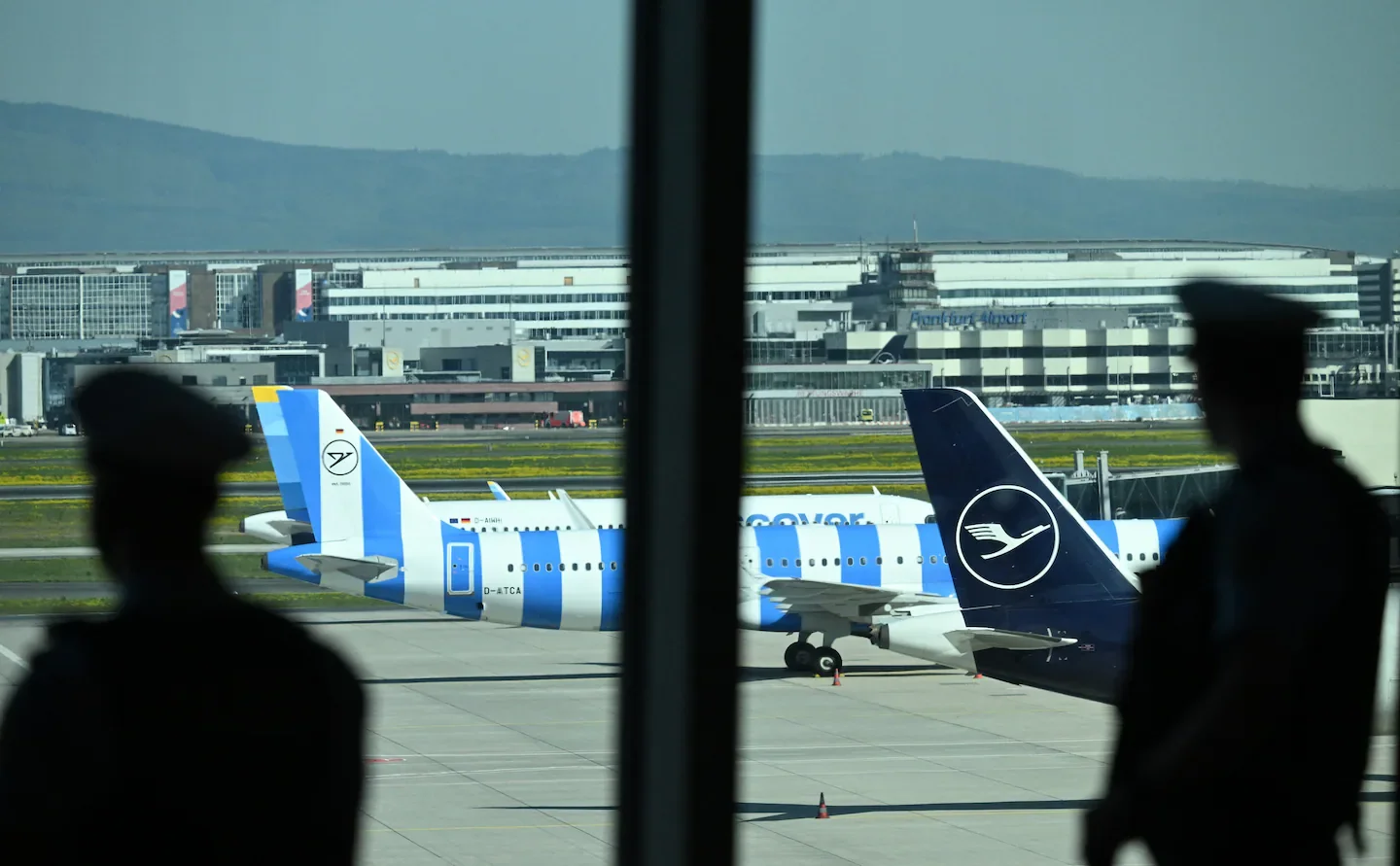 Jet-fuel jitters push travelers to backup plans for Europe summer