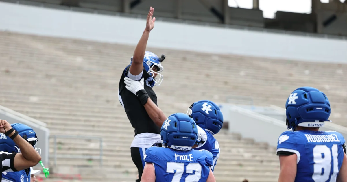Minchey Leads Kentucky Offense in Narrow Spring Game Win