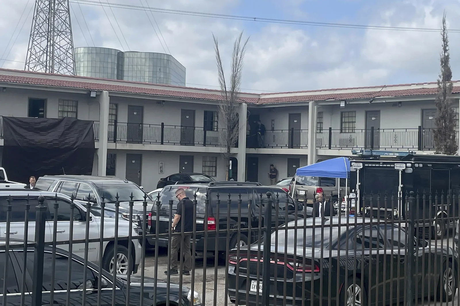 Fatal Shooting During FBI Hostage Rescue Operation in Houston's Greenspoint Area