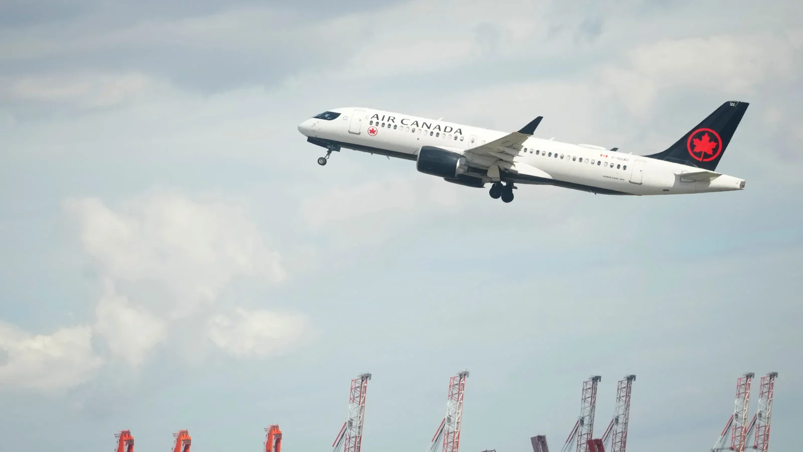 Canadian Air Captain Accused of Faking Licenses, Flew 17 Years Without Proper Credential