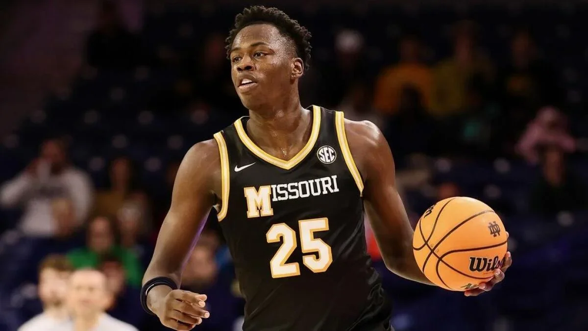 Mitchell picks Missouri for fifth year, sidestepping Kentucky