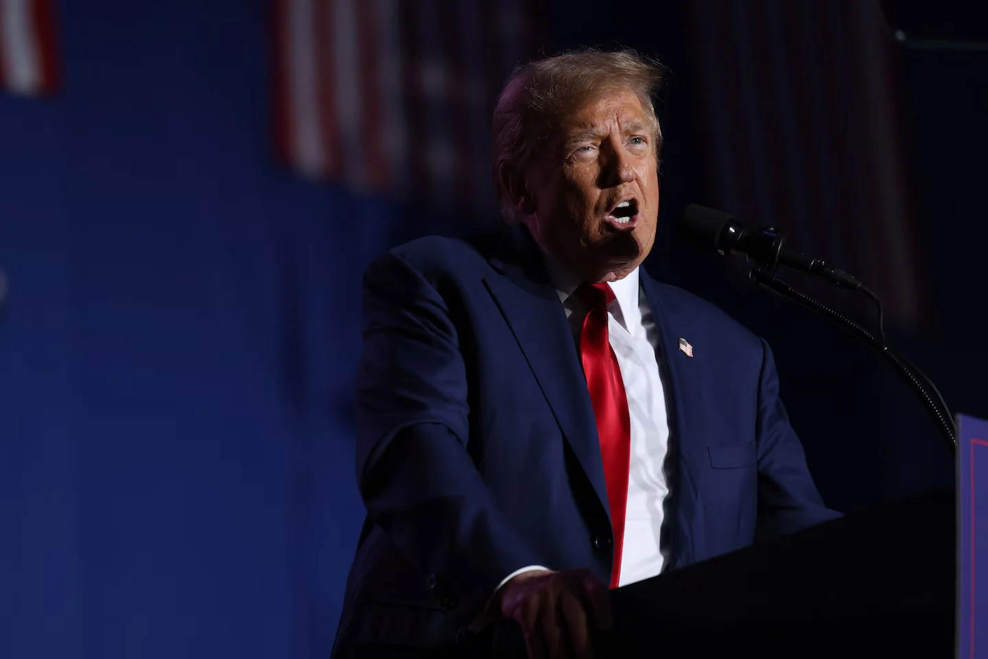 Trump Echoes Putin's Condemnation of American Democracy, Embraces Autocrats