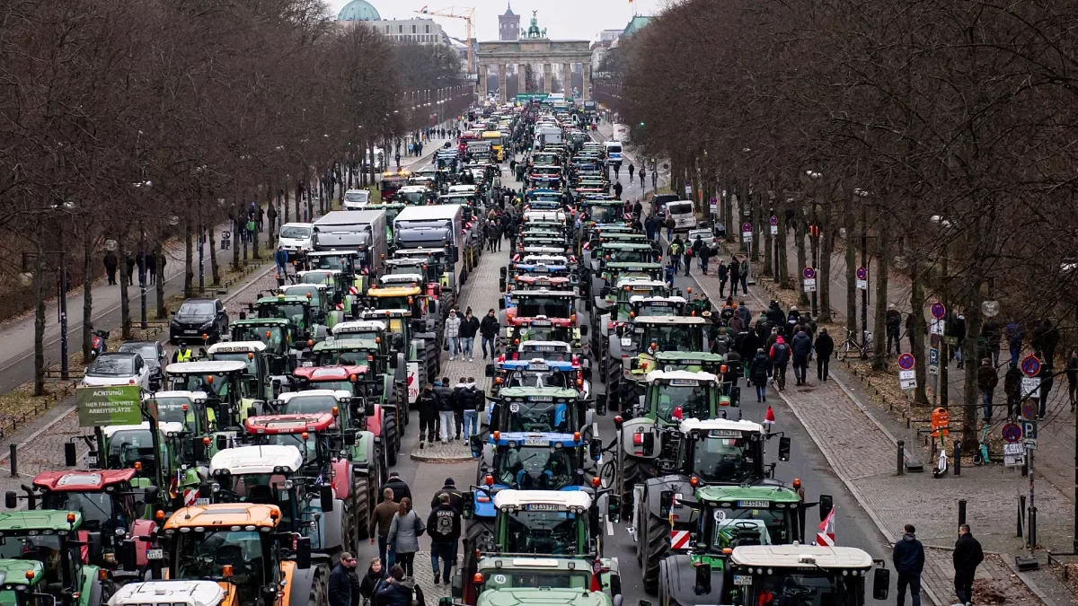 German Farmers Bring Berlin to a Standstill in Diesel Tax Protest