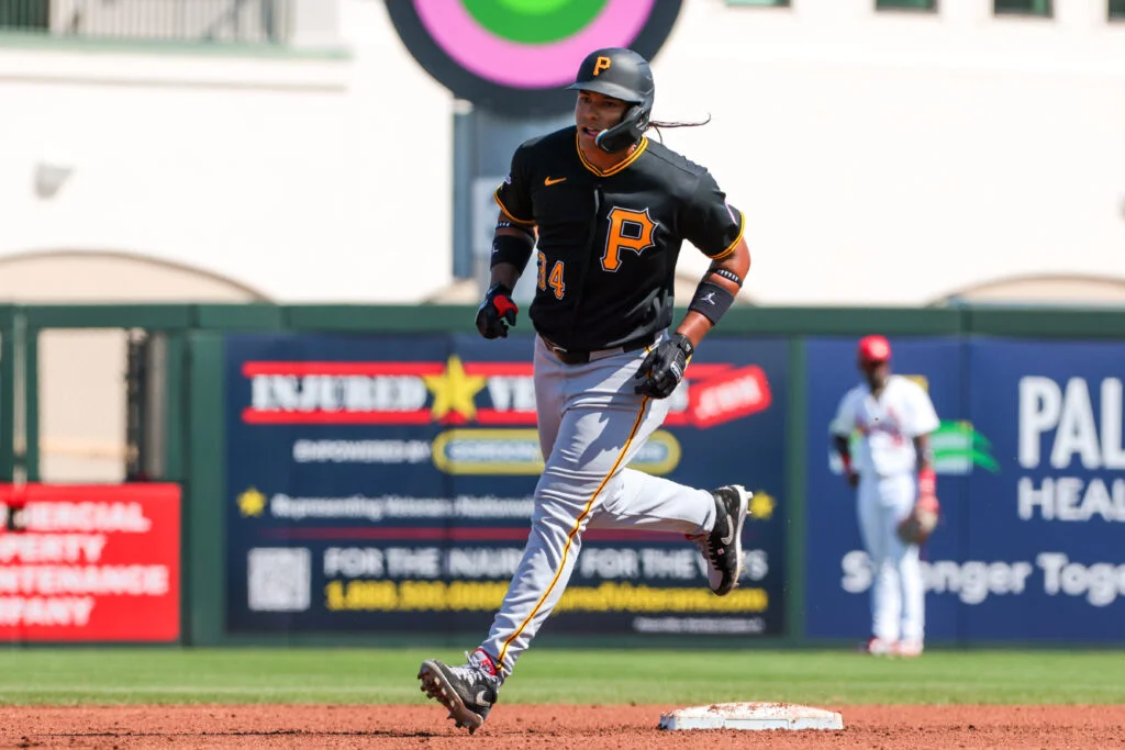 Pirates Elevate Jhostynxon García to MLB Roster