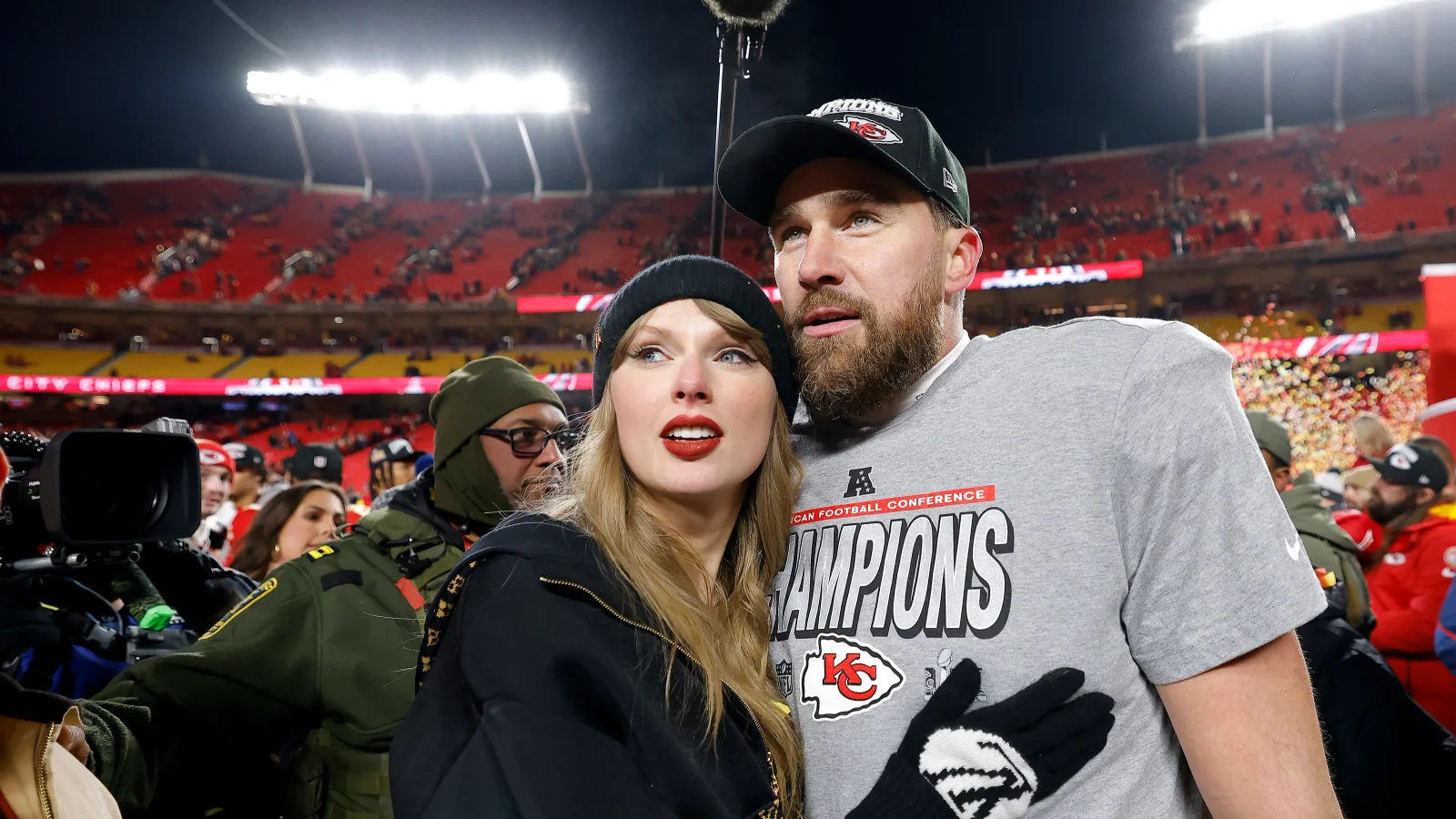 Swift & Kelce reportedly lining up two MSG wedding-related events with no-phone policy