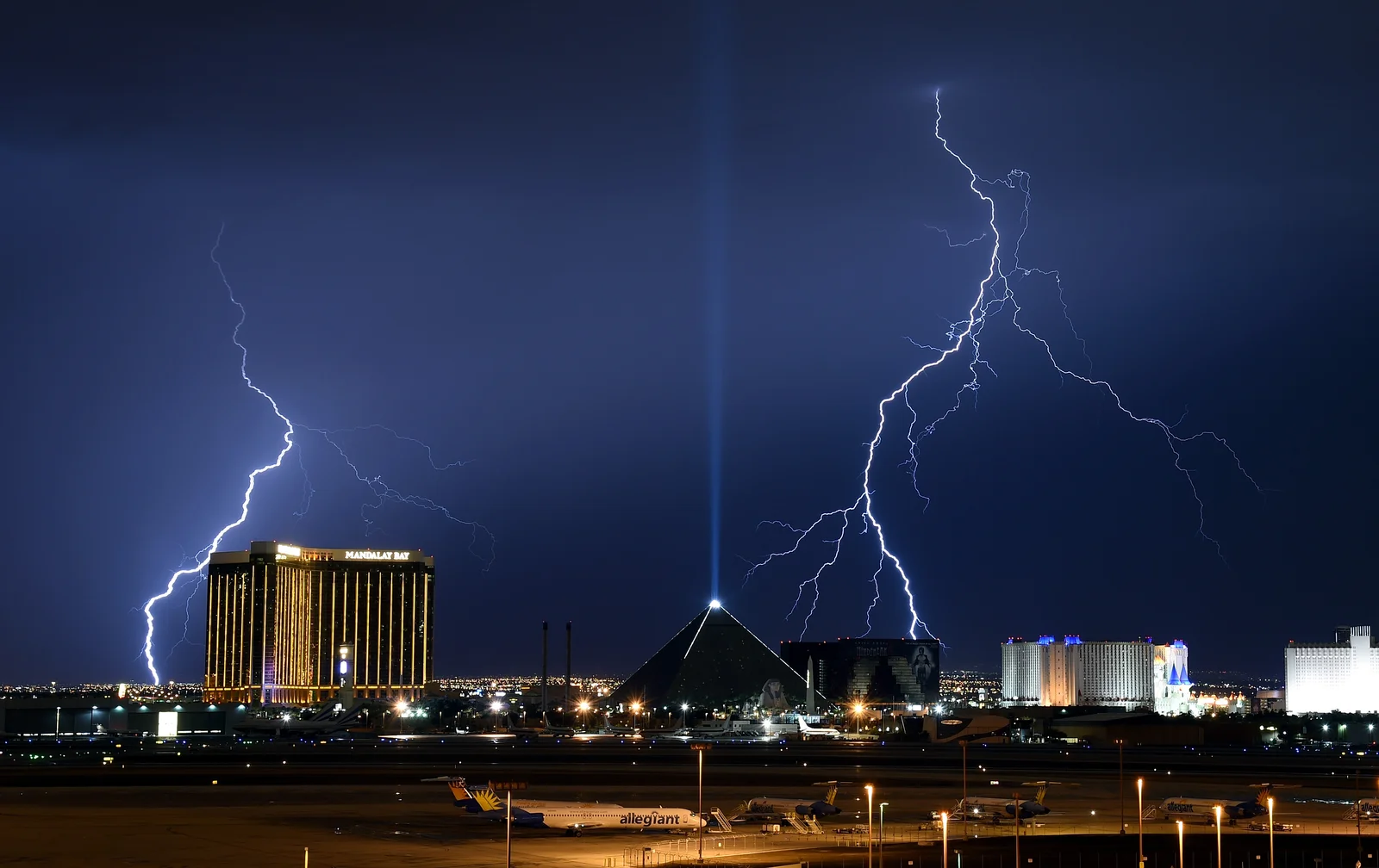 "Devastating Floods Ravage Las Vegas Strip, Leaving Destruction in Their Wake"