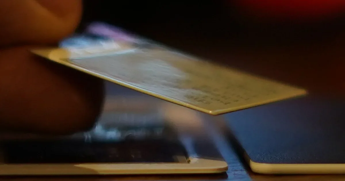 Wallet-sized computer with E Ink display pushes ultra-portable computing
