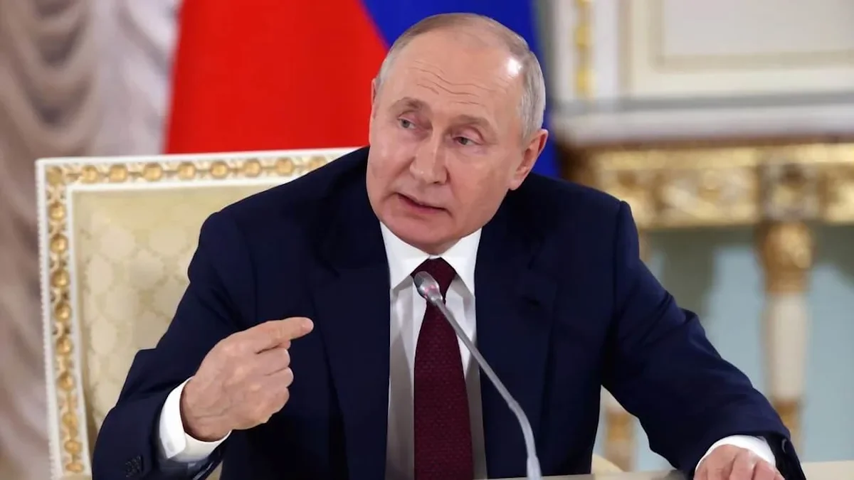 "Putin Warns of Ukraine's Statehood at Risk Amid Ongoing War"