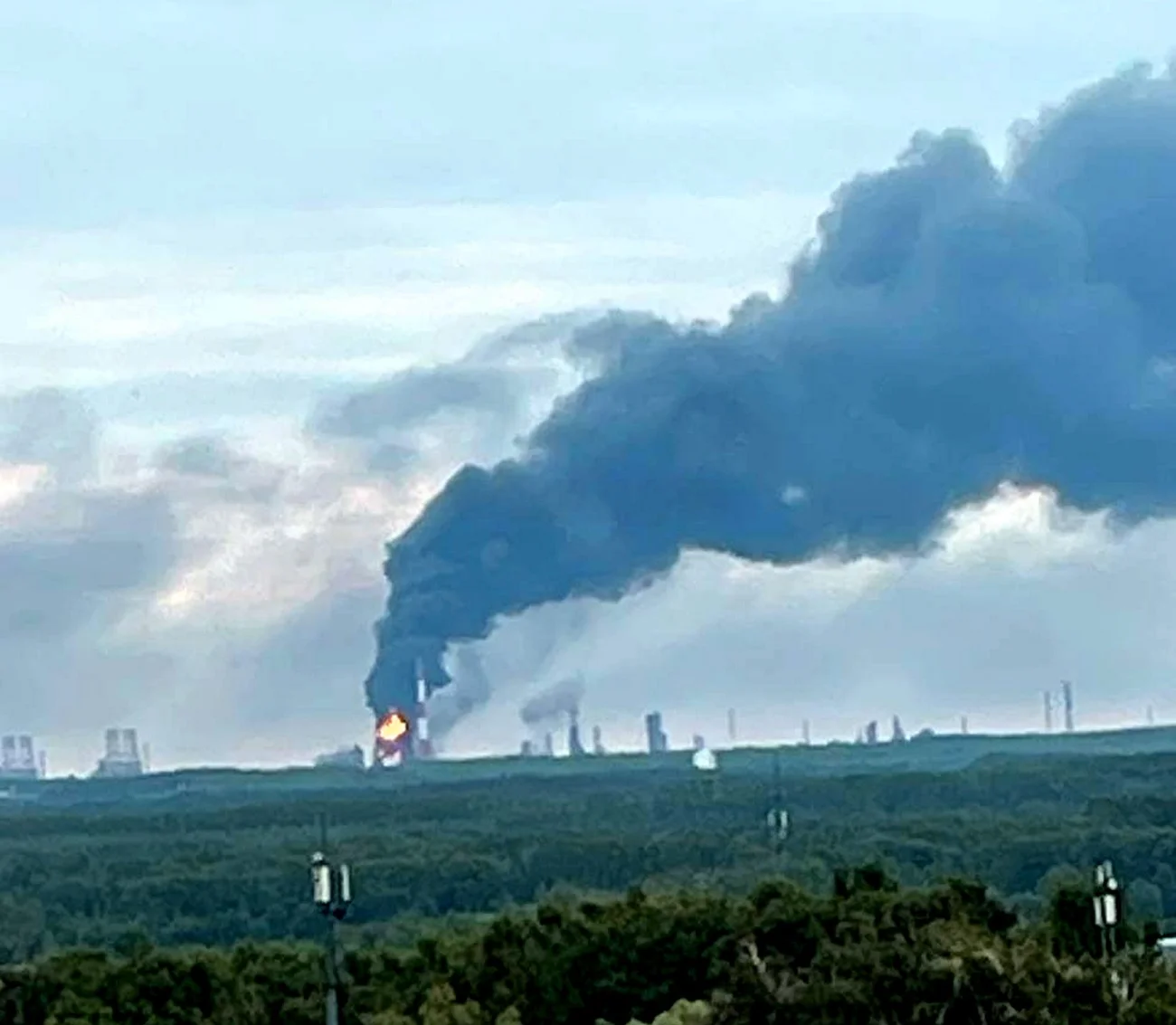 Fuel squeeze widens to Moscow and St. Petersburg as refinery strikes bite Russia