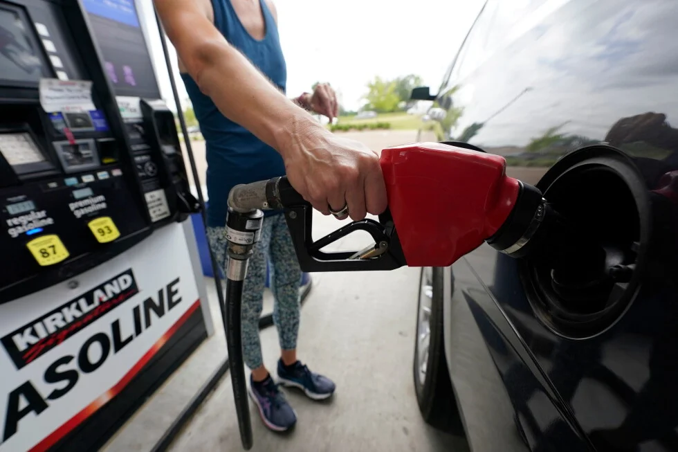 Gasoline slips under $4 as US prices retreat