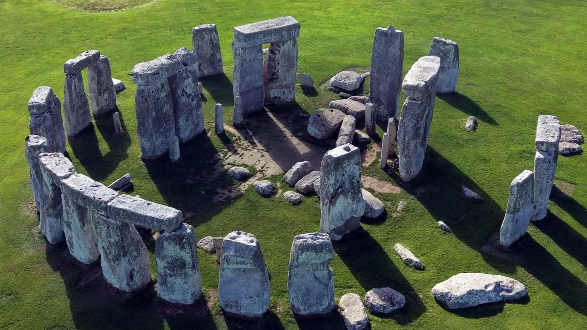 Stonehenge Altar Stone Traveled by Humans Across Britain, Study Finds