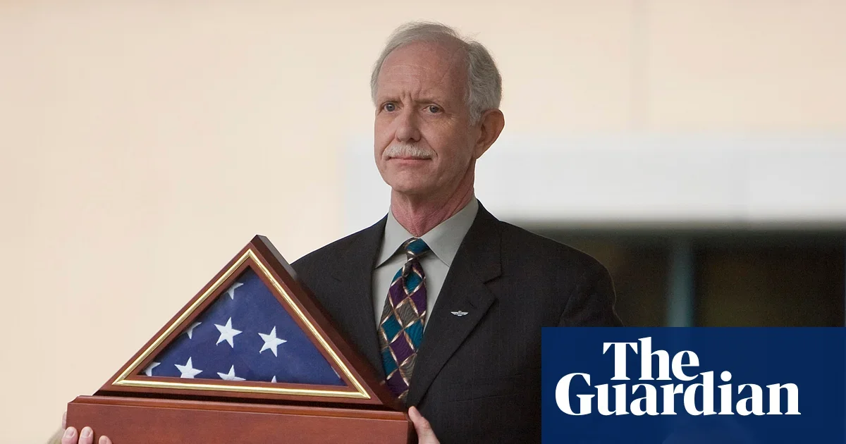 Sully Sullenberger reveals Alzheimer's diagnosis, urges public courage